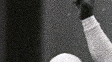 Bill Bergey (66) aparece junto a Tommy Kramer al final de un juego entre Eagles y Vikings.