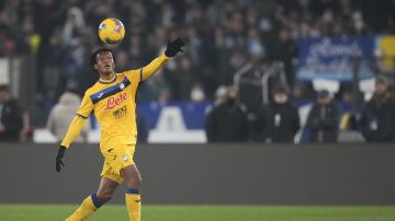 Juan Cuadrado durante un partido con el Atalanta.