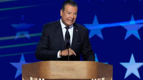 Senador Alex Padilla dice que Donald Trump "está en guerra con California"