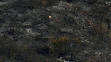 Water is dropped onto the Franklin Fire by helicopter, Wednesday, Dec. 11, 2024, in Malibu, Calif. (AP Photo/Eric Thayer)