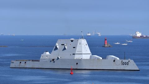 Cada destructor Zumwalt podrá transportar hasta 12 de estos misiles, aumentando su potencial ofensivo