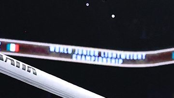 Acción de uno de los tres derribes conseguidos por Emanuel Navarrete contra Óscar Valdez, a quien noqueó en seis rounds para defender su cetro mundial depeso ligero junior de la OMB.