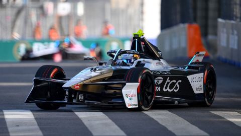 Este es el veloz Jaguar I-TYPE 7