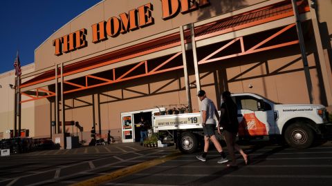 Home Depot vende una casa prefabricada por menos de $20,000 dólares.