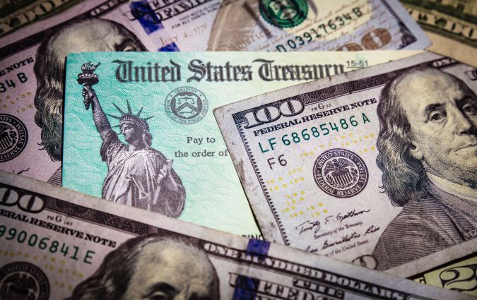 El Servicio de Impuestos Internos de Estados Unidos entregará cheques de $1,400 dólares.