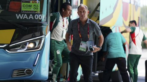 Surabaya, Indonesia, 20 de noviembre de 2023. Andrés Lillini, director de Selecciones Nacionales Menores, durante el partido de Octavos de Final de la Copa Mundial de la FIFA Sub17 Indonesia 2023 entre la Selección de Mali Sub17 y la Selección Nacional de México Sub17, celebrado en el estadio Gelora Bung Tomo. Foto: Imago7/ Rafael Vadillo