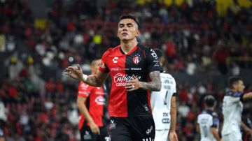 Guadalajara, Jalisco a 20 de Septiembre del 2024. Luis Reyes en lamento, durante el partido correspondiente a la jornada 9 del torneo Apertura 2024 de la Liga BBVA MX, los rojinegros del Atlas y los Gallos Blancos de Querétaro , celebrado en el estadio Jalisco. Foto: Imago7/Cristian Hernández