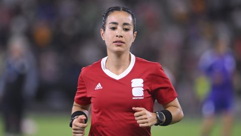 onterrey, Nuevo León a 20 de Septiembre de 2024. Katia Itzel García Mendoza, árbitra central, durante el Juego de Leyendas Monterrey 2024, previo a la Copa Mundial de la FIFA México, Estados Unidos y Canadá 2026, realizado en el estadio BBVA. Foto: Imago7/