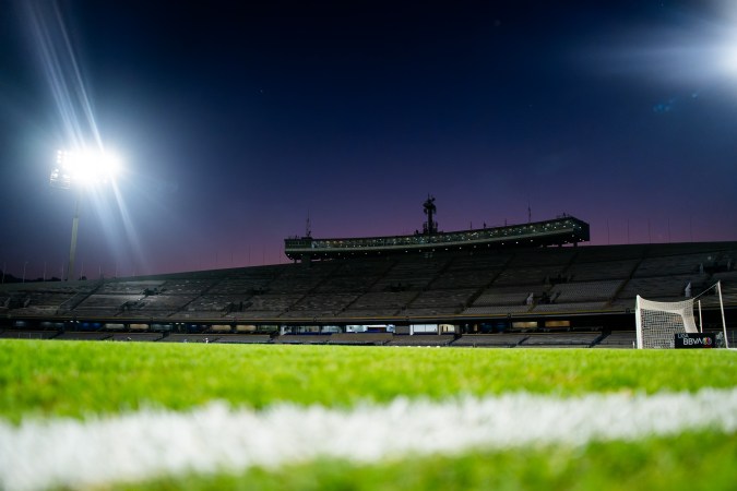 Ciudad de México, 8 de noviembre de 2024. Panorámica del estadio, durante el partido correspondiente a los Cuartos de Final de Ida del Apertura 2024 de la Liga BBVA MX Femenil, entre las Pumas de la UNAM y las Tigres de la UANL, disputado en el Estadio Olímpico Universitario. Foto: Imago7 / Diego Padilla