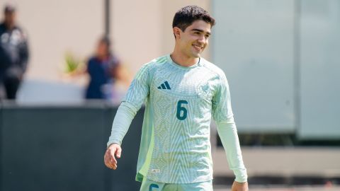 César Garza durante un partido de la selección de México Sub-20.