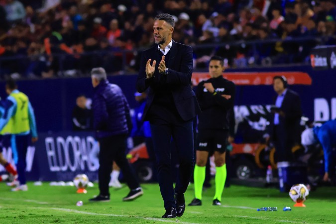 El entrenador argentino Martín Demichelis durante un momento de la serie de semifinales del torneo Apertura 2024 entre los Rayados de Monterrey y Atlético San Luis.