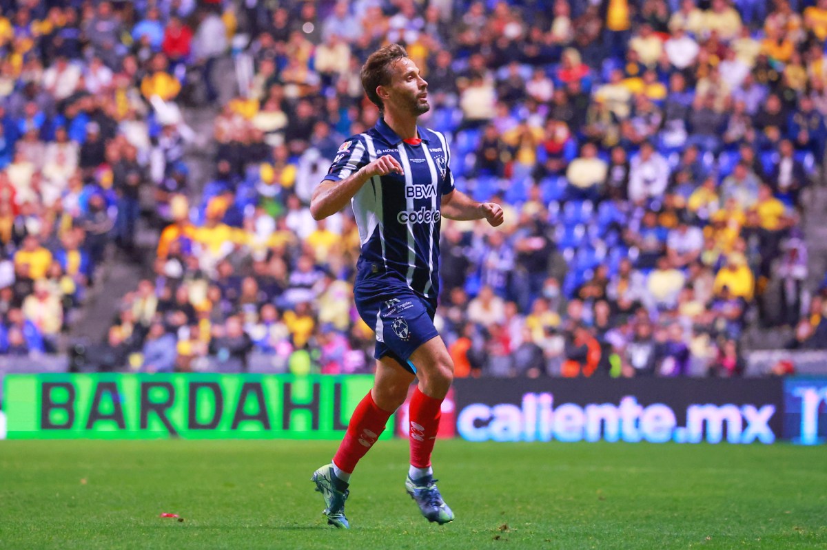 Sergio Canales y Tecatito Corona coquetean con una suspensión que los