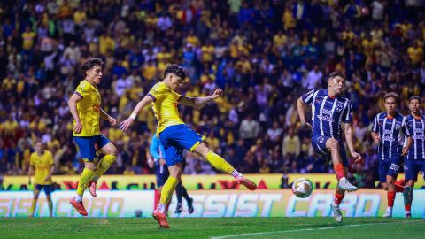 Puebla, Puebla, 12 de diciembre de 2024. Kevin Álvarez anota gol, durante el partido de ida de la Final del torneo Apertura 2024 de la Liga BBVA MX, entre las Águilas del América y los Rayados del Monterrey, celebrado en el estadio Cuauhtémoc. Foto: Imago7/ Eloísa Sánchez