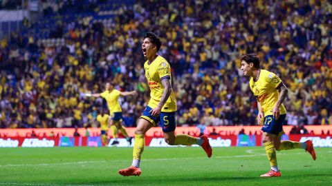 Jugadores de América en festejo de gol.