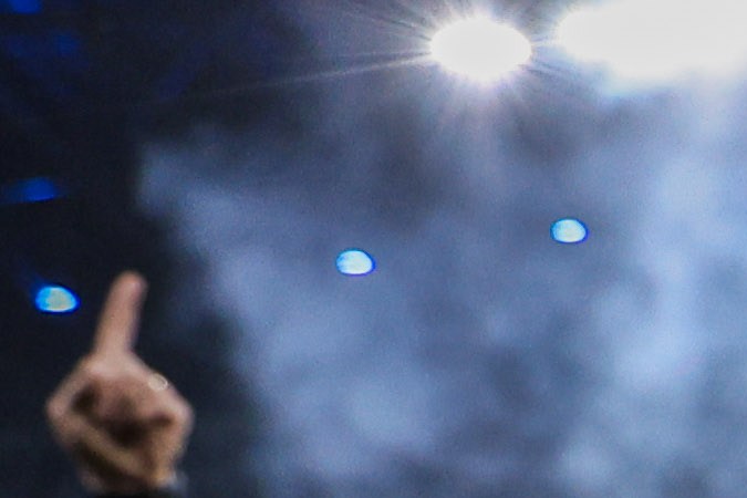 Alejandro Zendejas y Luis Malagón en el festejo con su medalla de campeón tras el partido de vuelta de la final del torneo Apertura 2024 de la Liga MX entre los Rayados de Monterrey y las Águilas del América celebrado en el estadio BBVA.