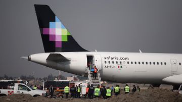 El sospechoso fue entregado a las autoridades cuando el avión quedó en tierra.