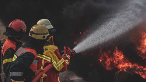 La causa del incendio aún está bajo investigación, pero parece ser accidental
