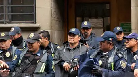 Policías en México