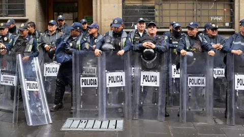 Policías en México