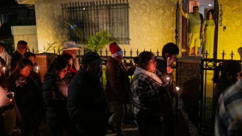 Los peregrinos piden posada en las calles del sur de Los Ángeles.