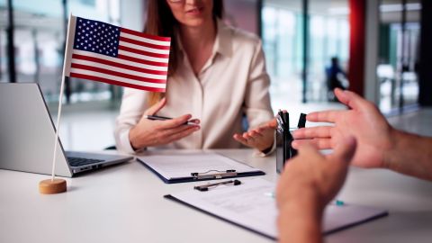 7 años debe cumplir un inmigrante en Estados Unidos para recibir algunos beneficios del país.