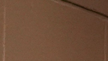 Taylor Swift y el ala cerrada de los Kansas City Chiefs, Travis Kelce, observan el juego entre Jannik Sinner, de Italia, y Taylor Fritz, de Estados Unidos