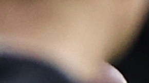 El mexicano Hirving "Chucky" Lozano antes de ingresar al partido del domingo del PSV, su último en el fútbol europeo antes de irse a la MLS.