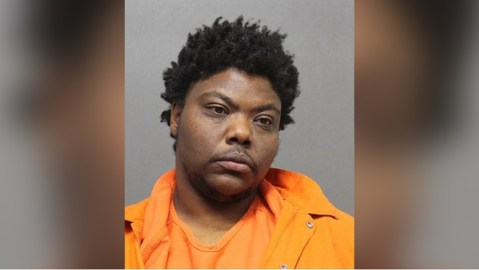 La mujer fue detenida en su domicilio el lunes por la noche y trasladada a la cárcel del condado de Burlington en Mount Holly