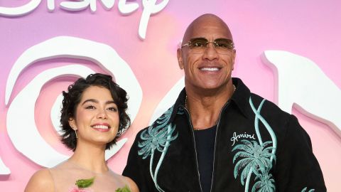 Auli'i Cravalho y Dwayne Johnson