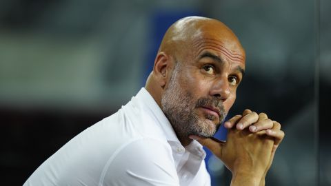 BARCELONA, 24/08/2022.- El entrenador del Manchester City Pep Guardiola durante el partido amistoso que FC Barcelona y Manchester City juegan hoy miércoles en el Camp Nou. EFE/ENRIC FONTCUBERTA