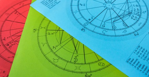 Hay colores que, según la carta de tu signo, son desfavorables para 2025.