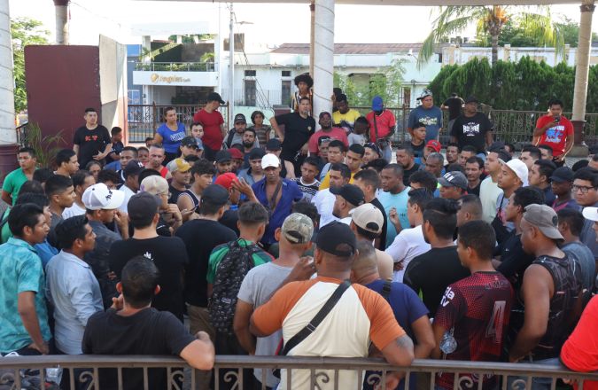 Caravana migrante alista salida desde el sur de México rumbo a EE.UU.