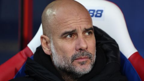 El entrenador español Pep Guardiola renovó recientemente su contrato con el Manchester City hasta el 2027.