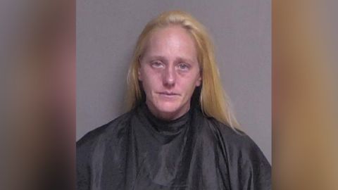 La mujer fue ingresada en la cárcel del condado de Flagler con una fianza de $3,500 dólares.