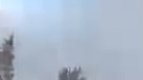 Tres socorristas resultaron heridos por escombros que volaron tras la explosión del camión.