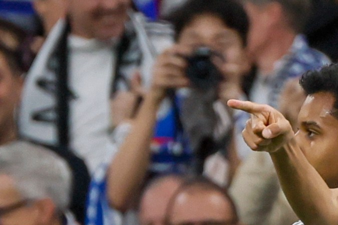 El francés Kylian Mbappé celebra su gol ante el Getafe junto al brasileño Rodrygo y el español Fran García.