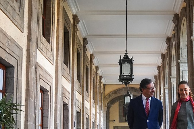 Sheinbaum y Petro tratan crisis migratoria y urgen a unidad latinoamericana