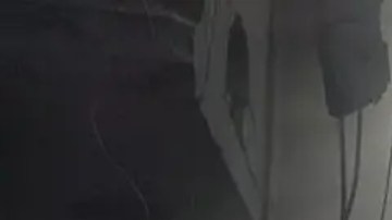 Palestinos buscan víctimas tras un ataque israelí en el patio del Hospital Kamal Adwan el 25 de diciembre.