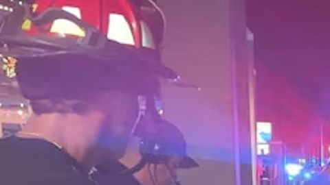se está llevando a cabo una investigación sobre la causa del incendio.