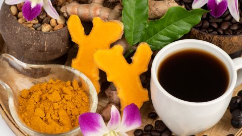 No te conformes con canela y miel, porque hay otros ingredientes muy interesantes que puedes añadir al café.
