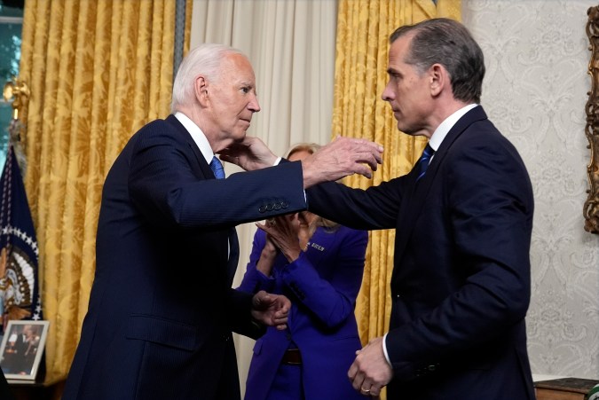 Joe Biden anuncia indulto a su hijo Hunter pese a promesa de no hacerlo
