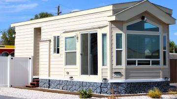 Algunas mini casas pueden costar menos de $10,000, pero otras, con mayor espacio y habitaciones, alcanzan los $20,000.