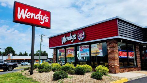 Wendy's también celebra la Navidad con entrega gratuita durante todo el mes de diciembre, únicamente con los desayunos.