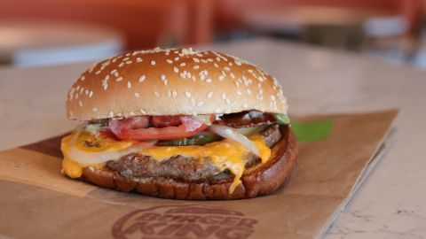 Cuando vayas a Burger King, piénsatelo dos veces antes de pedir algunos platillos.