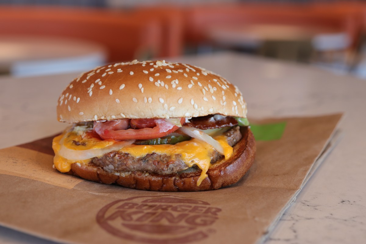 Los 10 sándwiches de comida rápida menos saludables y 4 son de Burger King