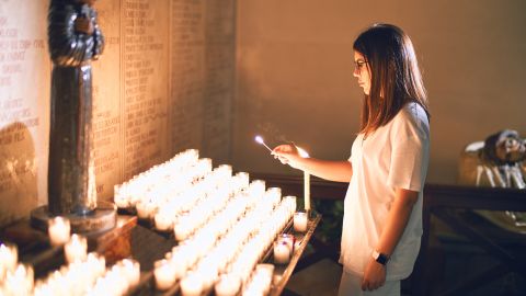 El santoral católico recuerda la vida de santos que dedicaron su vida al prójimo.