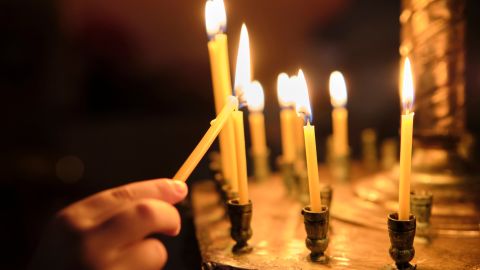 El santoral católico recuerda la vida de personajes que dejaron huella espiritual.
