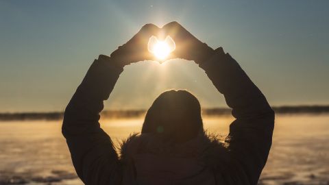 El solsticio de invierno se asocia con el renacimiento de la luz.