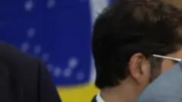 El primer ministro de Canadá, Justin Trudeau, y la presidenta de México, Claudia Sheinbaum, se dan la mano durante la cumbre del G20.