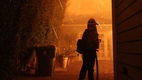 Antes y después: las imágenes que muestran la magnitud de la devastación causada por los incendios en Los Ángeles